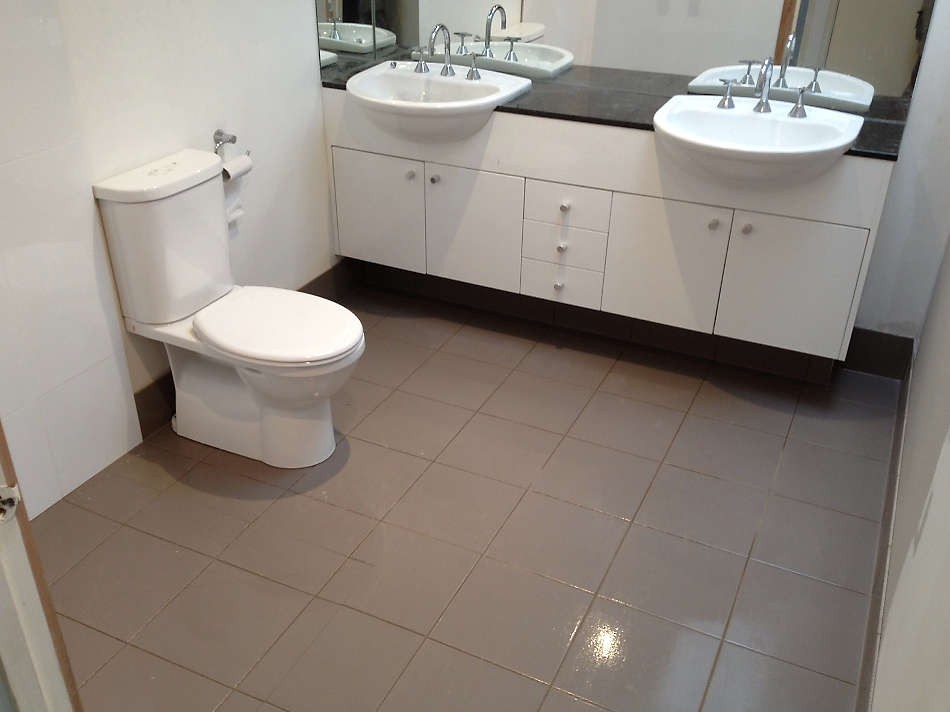gerry bathroom tiles completed 002